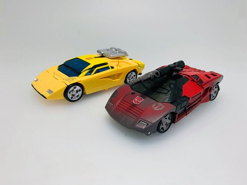 Takara Earthrise Sunstreaker And Netflix Sideswipe In Hand Images  (2 of 2)